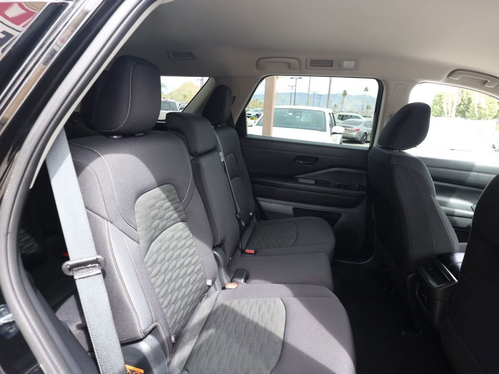 Used 2025 Nissan Pathfinder S w/ Cargo Package image 18