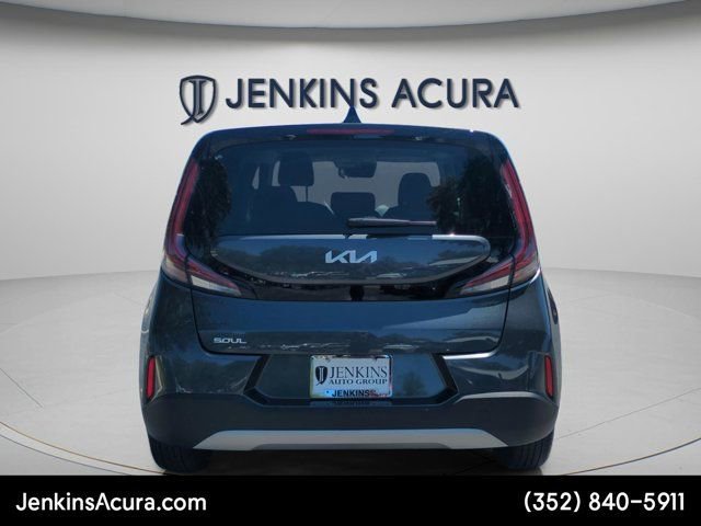 Used 2025 Kia Soul LX FWD image 4