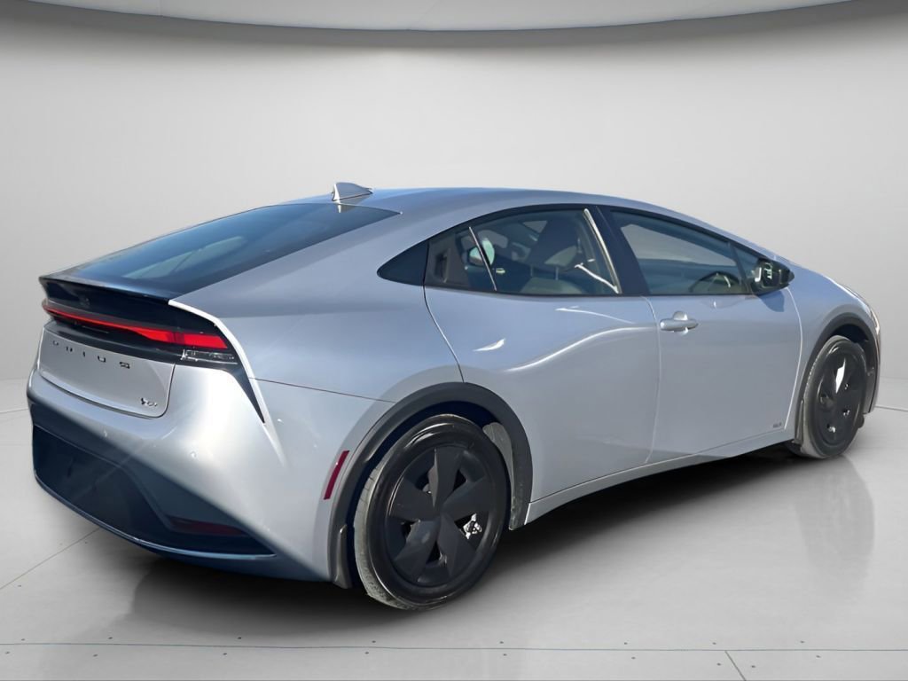 Used 2024 Toyota Prius LE image 4