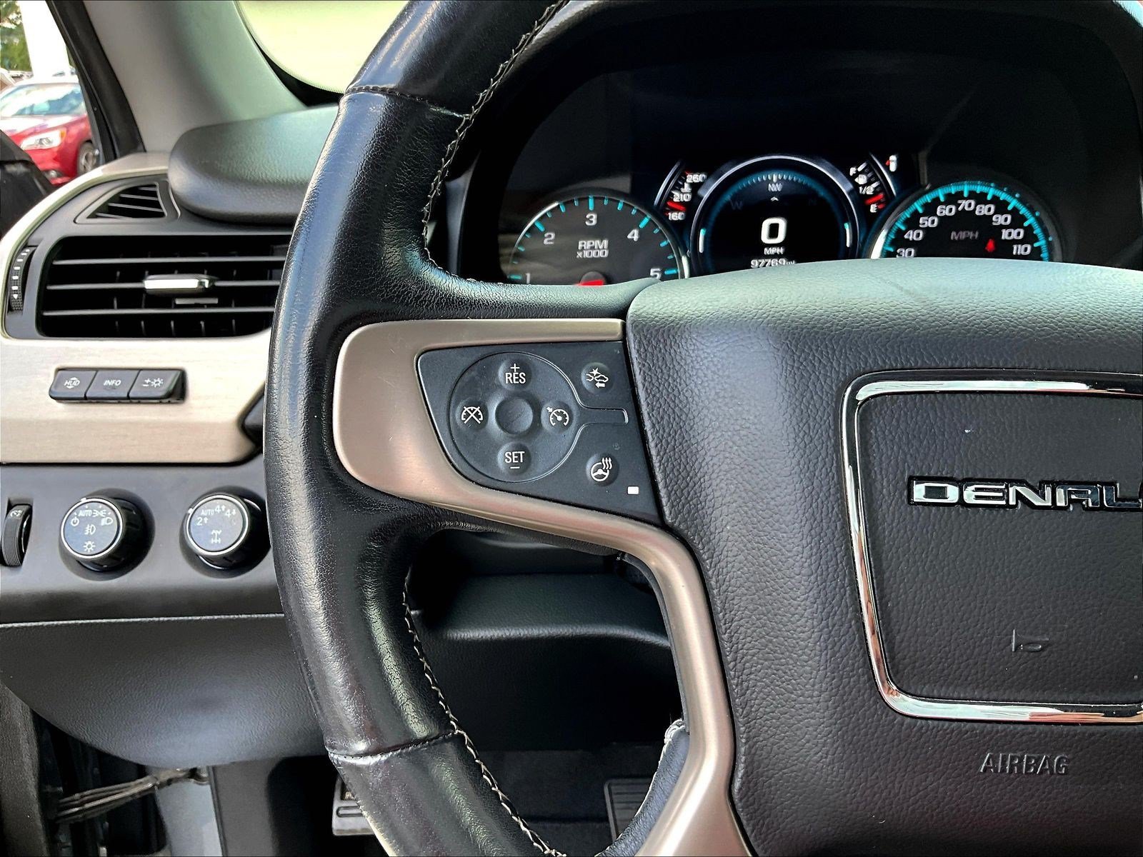 Used 2019 GMC Yukon XL Denali w/ Denali Ultimate Package AWD/4WD image 11