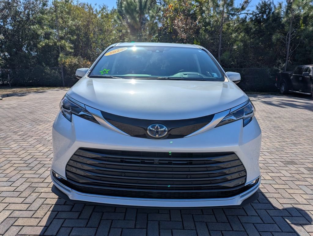 Certified 2024 Toyota Sienna Platinum image 2