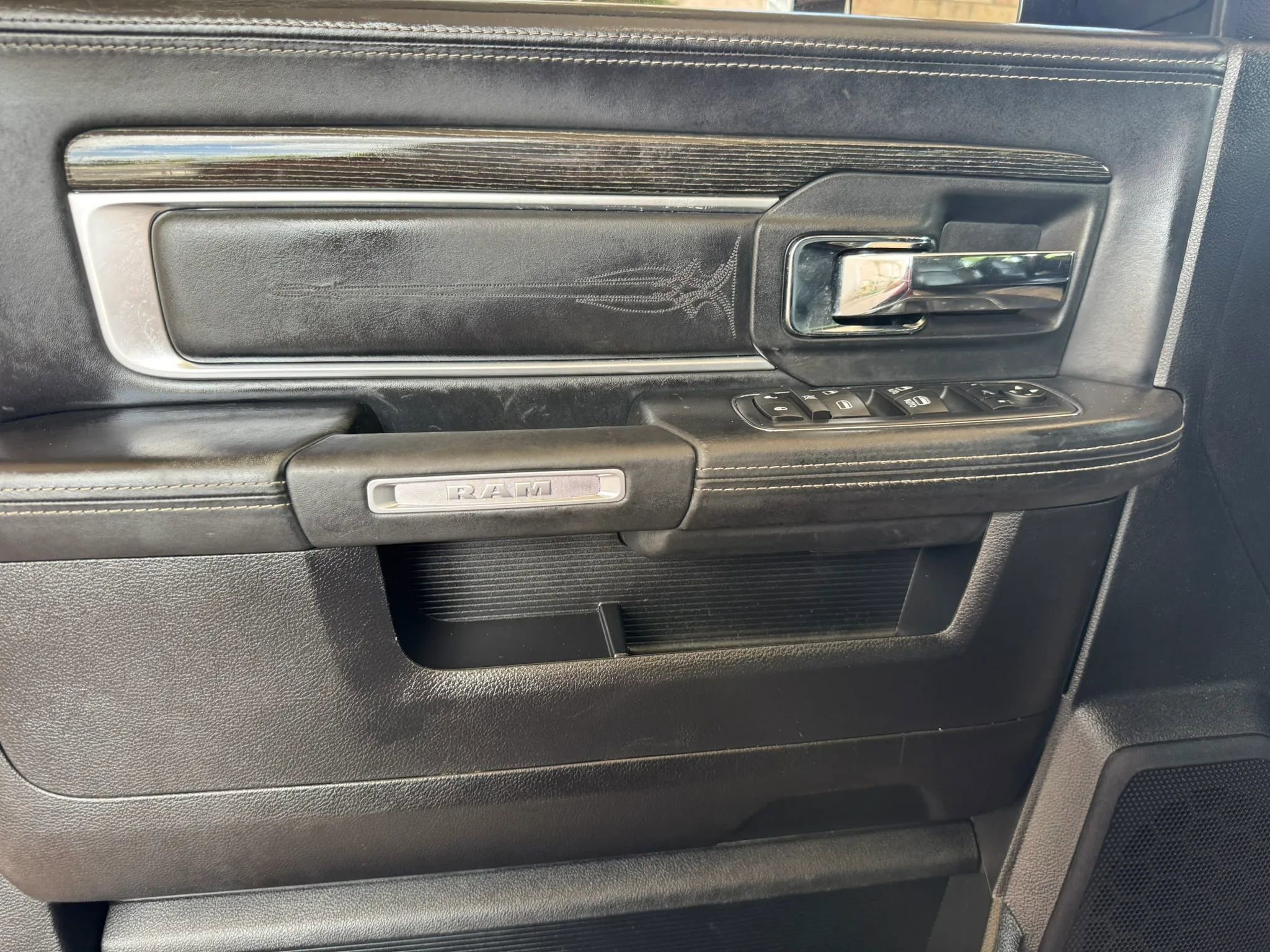 Used 2016 RAM 2500 Limited AWD/4WD image 17