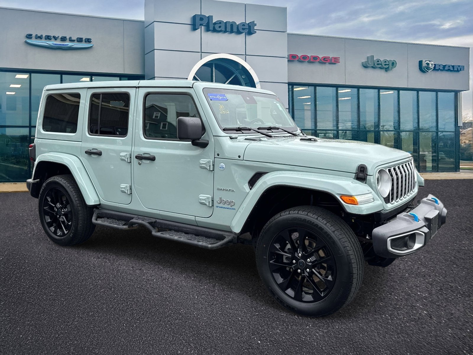 Used 2024 Jeep Wrangler Unlimited Sahara w/ Safety Group AWD/4WD image 1