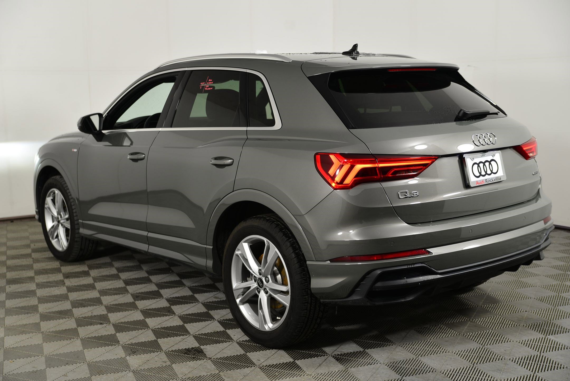 Certified 2023 Audi Q3 2.0T Premium w/ Convenience Package image 3