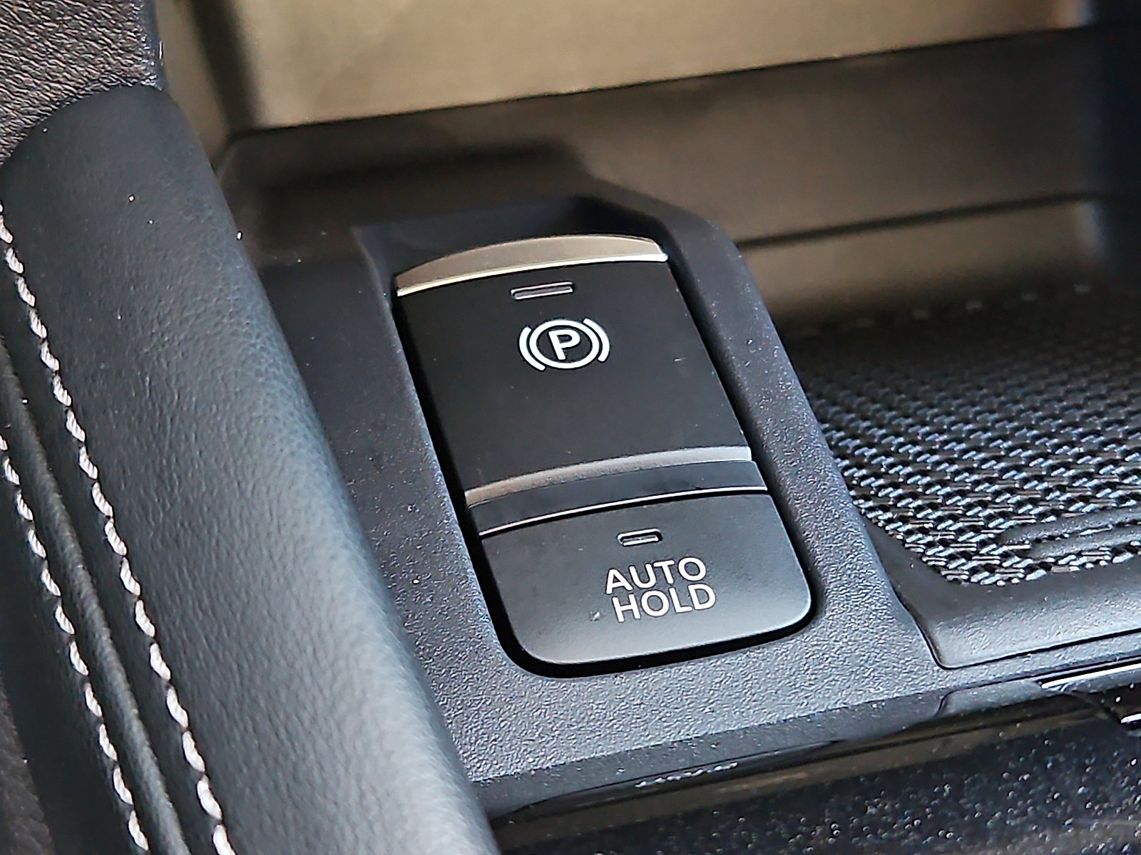 Certified 2024 Nissan Kicks SR w/ SR Premium Package image 24