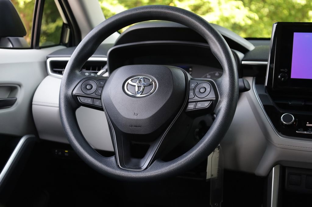 Used 2023 Toyota Corolla Cross L FWD image 2