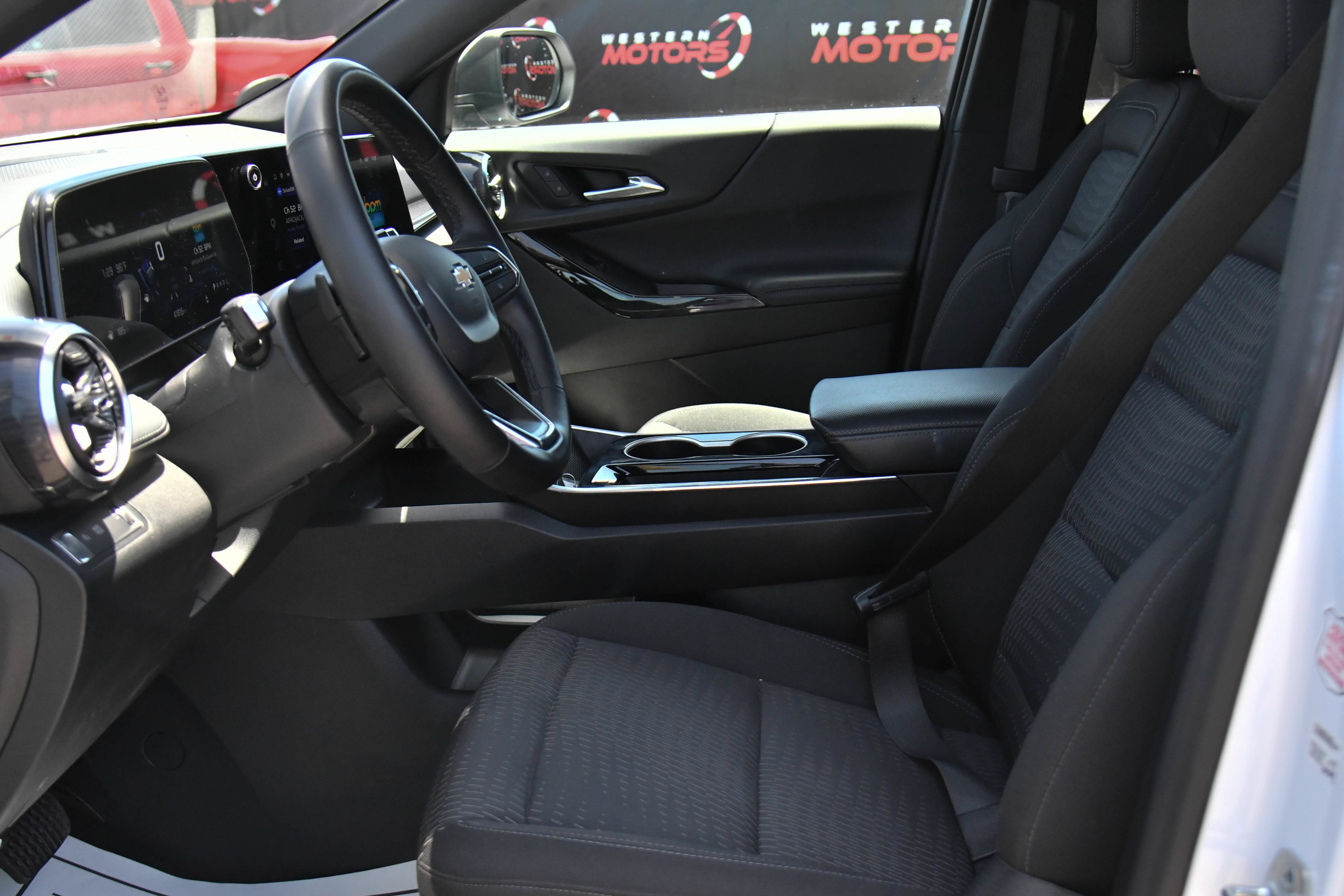 Used 2025 Chevrolet Equinox LT FWD image 16
