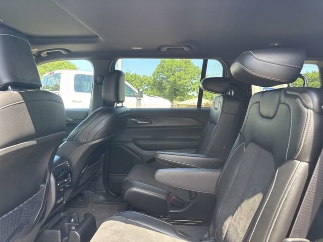Used 2023 Jeep Grand Cherokee L Laredo AWD/4WD image 14