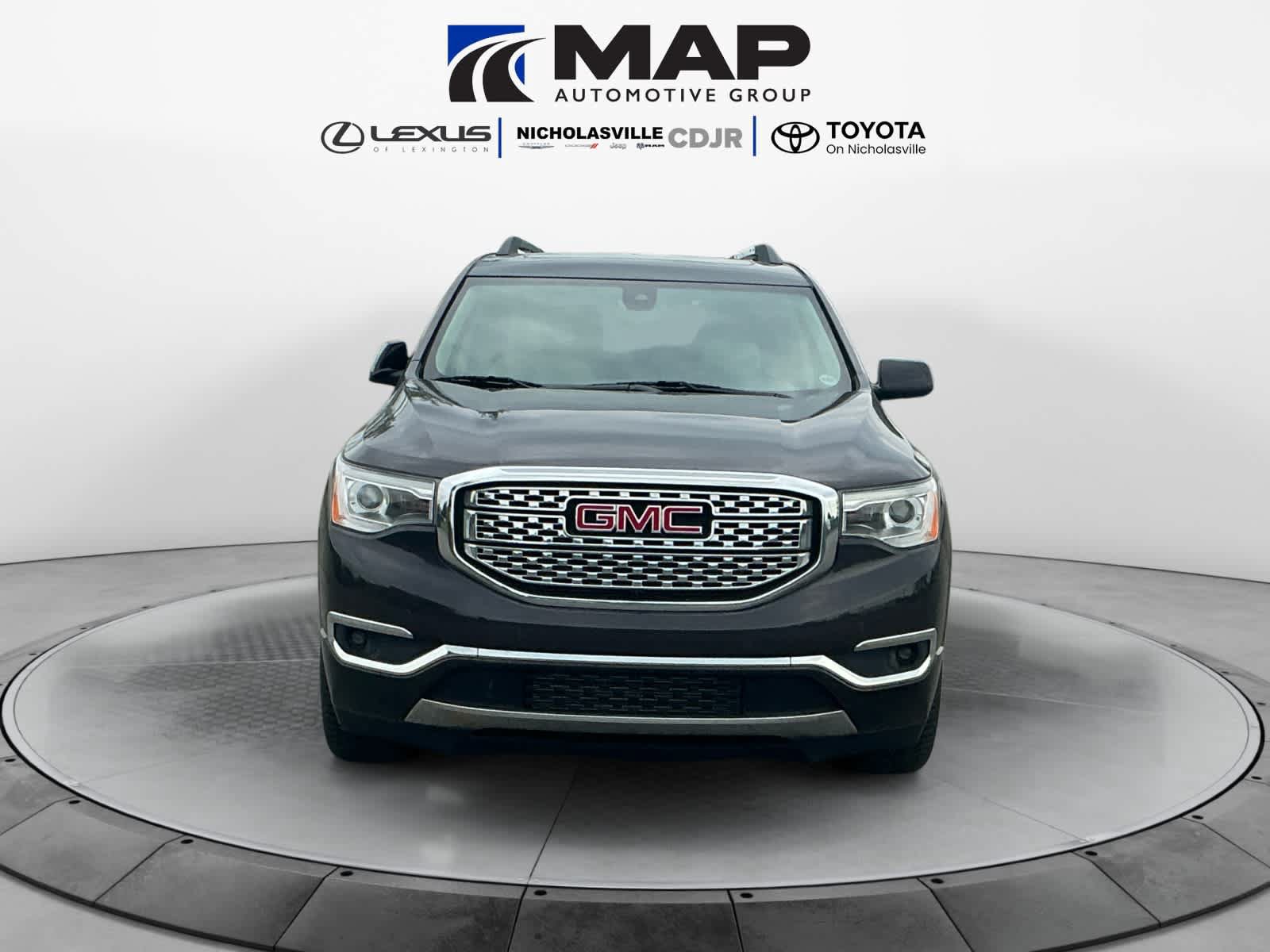 Used 2018 GMC Acadia Denali w/ Technology Package AWD/4WD image 8