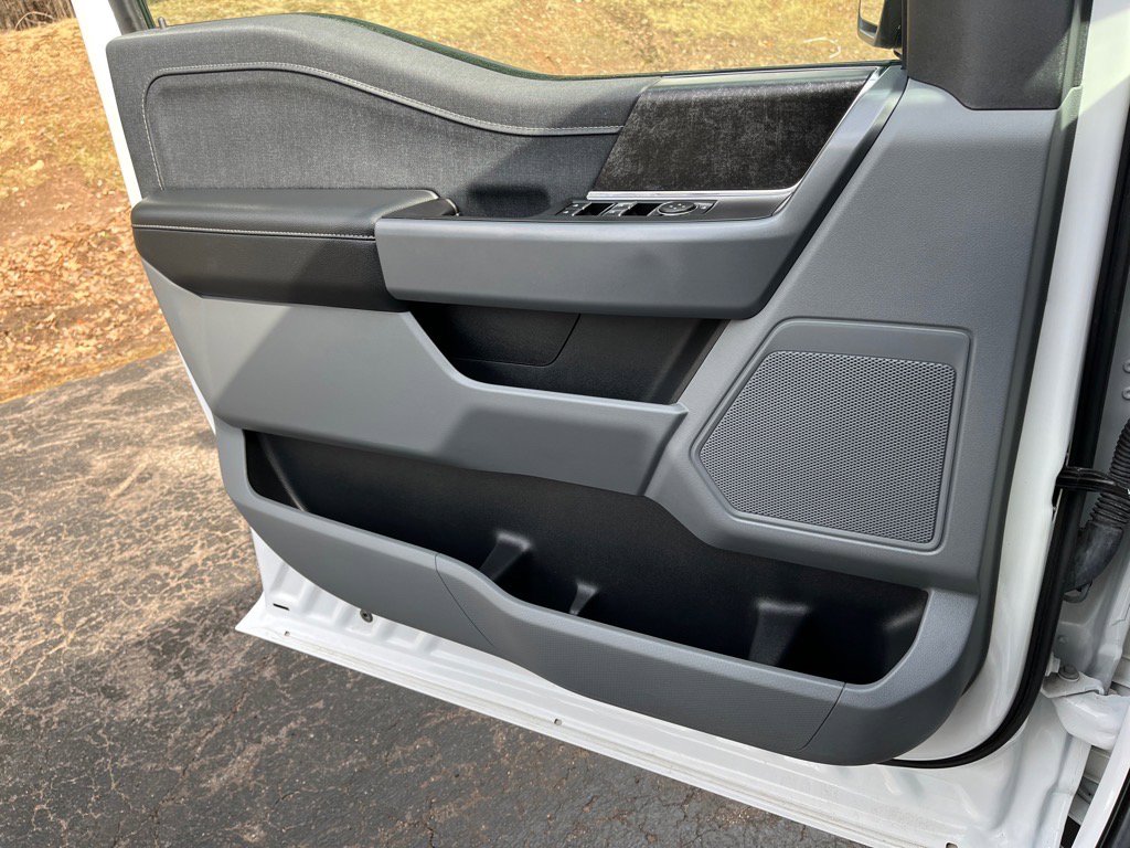 Used 2022 Ford F150 Lightning XLT image 14