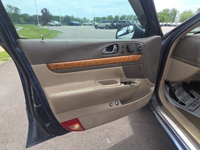 Used 2002 Lincoln Continental FWD image 21