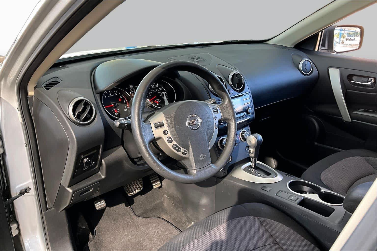 Used 2013 Nissan Rogue SV AWD/4WD image 18