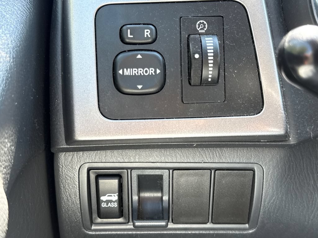 Used 2007 Pontiac Vibe w/ Preferred Package FWD image 29