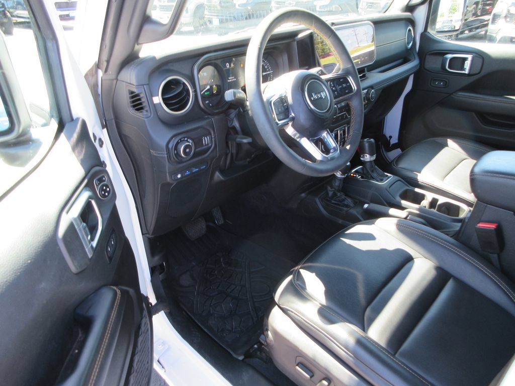 Used 2024 Jeep Wrangler Unlimited Sahara w/ Technology Group AWD/4WD image 14