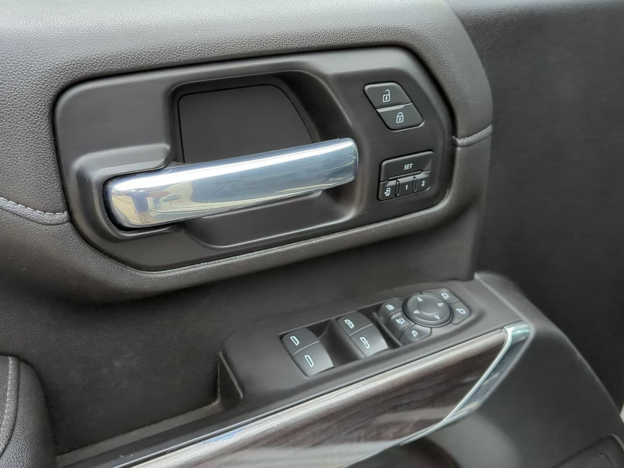 Used 2021 Chevrolet Silverado 2500 LTZ w/ LTZ Premium Package AWD/4WD image 9