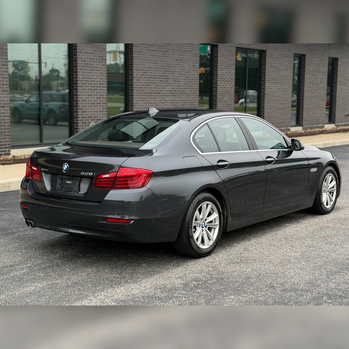 Used 2014 BMW 528i xDrive Sedan AWD/4WD image 2