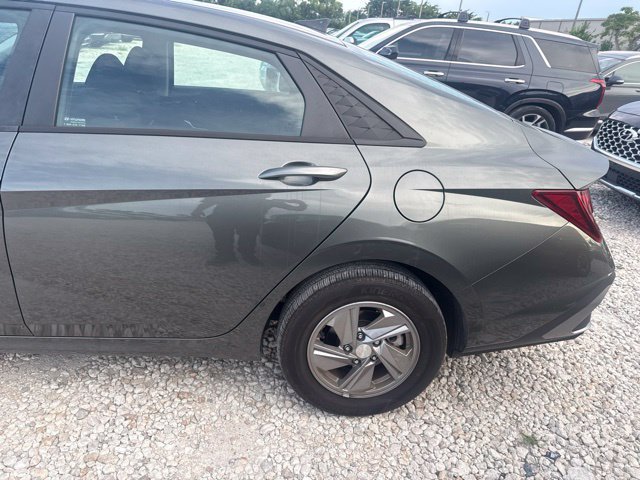Used 2025 Hyundai Elantra SE FWD image 10