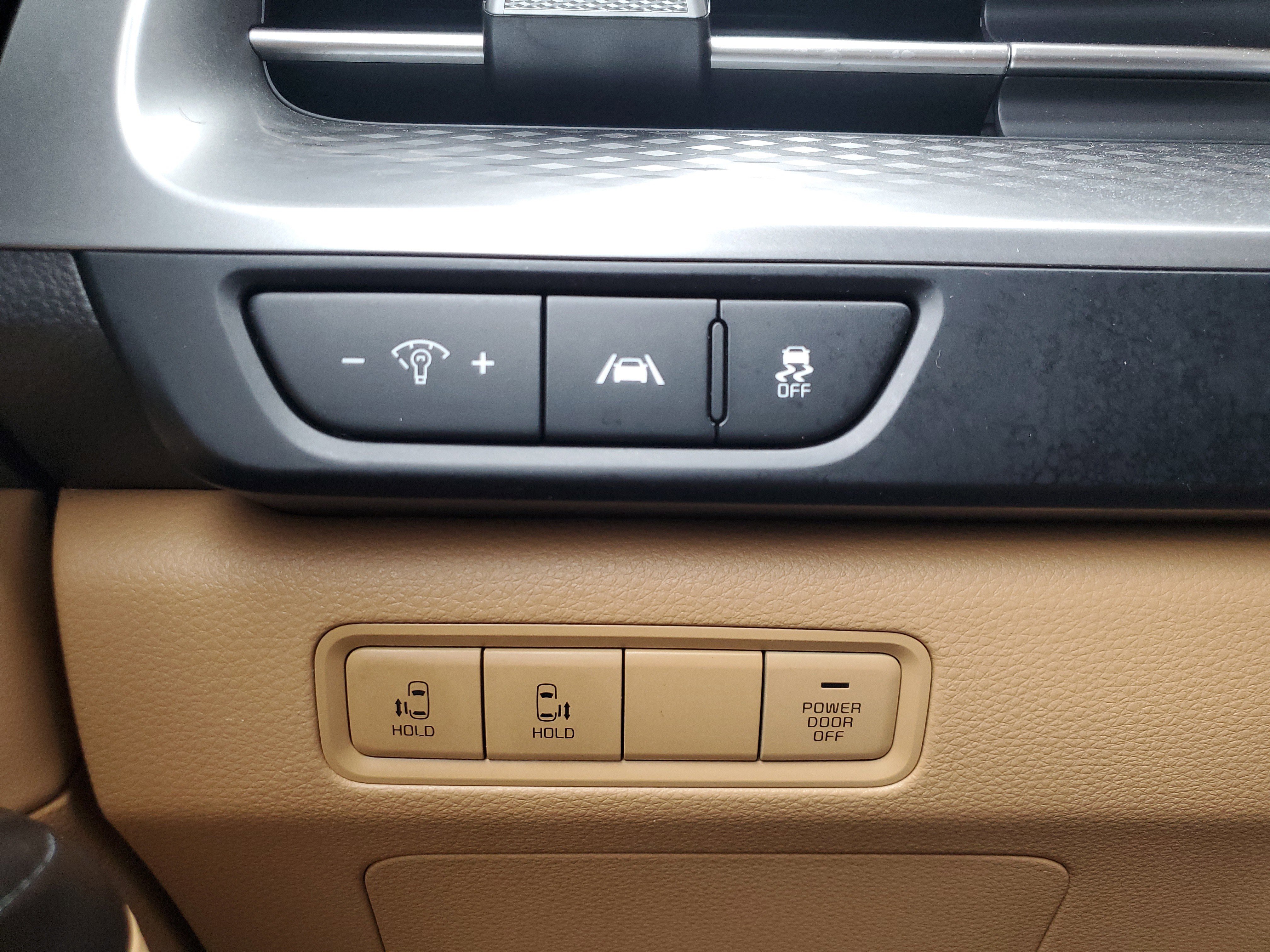 Used 2023 Kia Carnival LX image 28