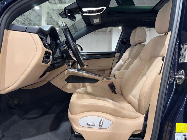 Used 2021 Porsche Macan w/ Premium Package image 50