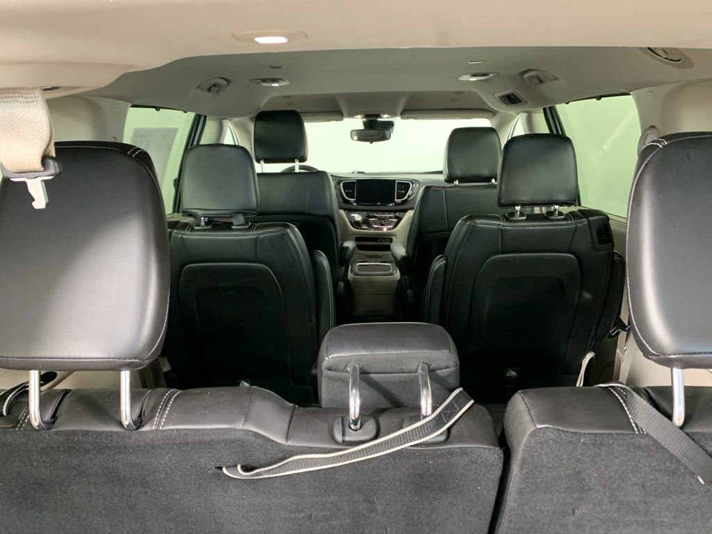 Used 2024 Chrysler Pacifica Touring-L image 14
