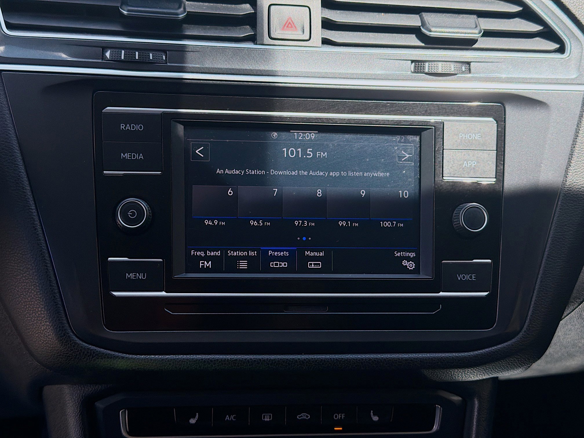 Used 2022 Volkswagen Tiguan S FWD image 13