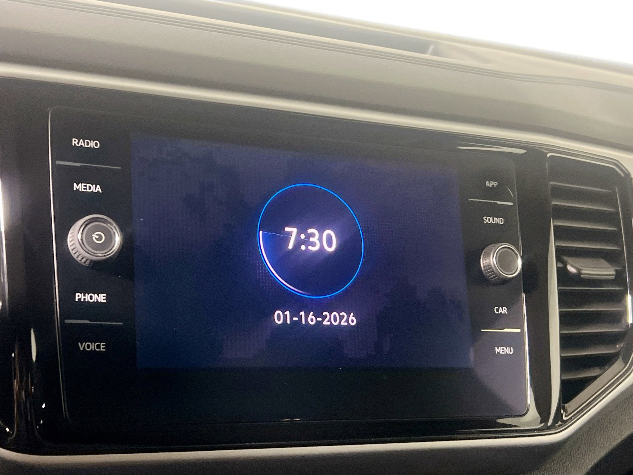 Used 2022 Volkswagen Atlas Cross Sport SE image 26