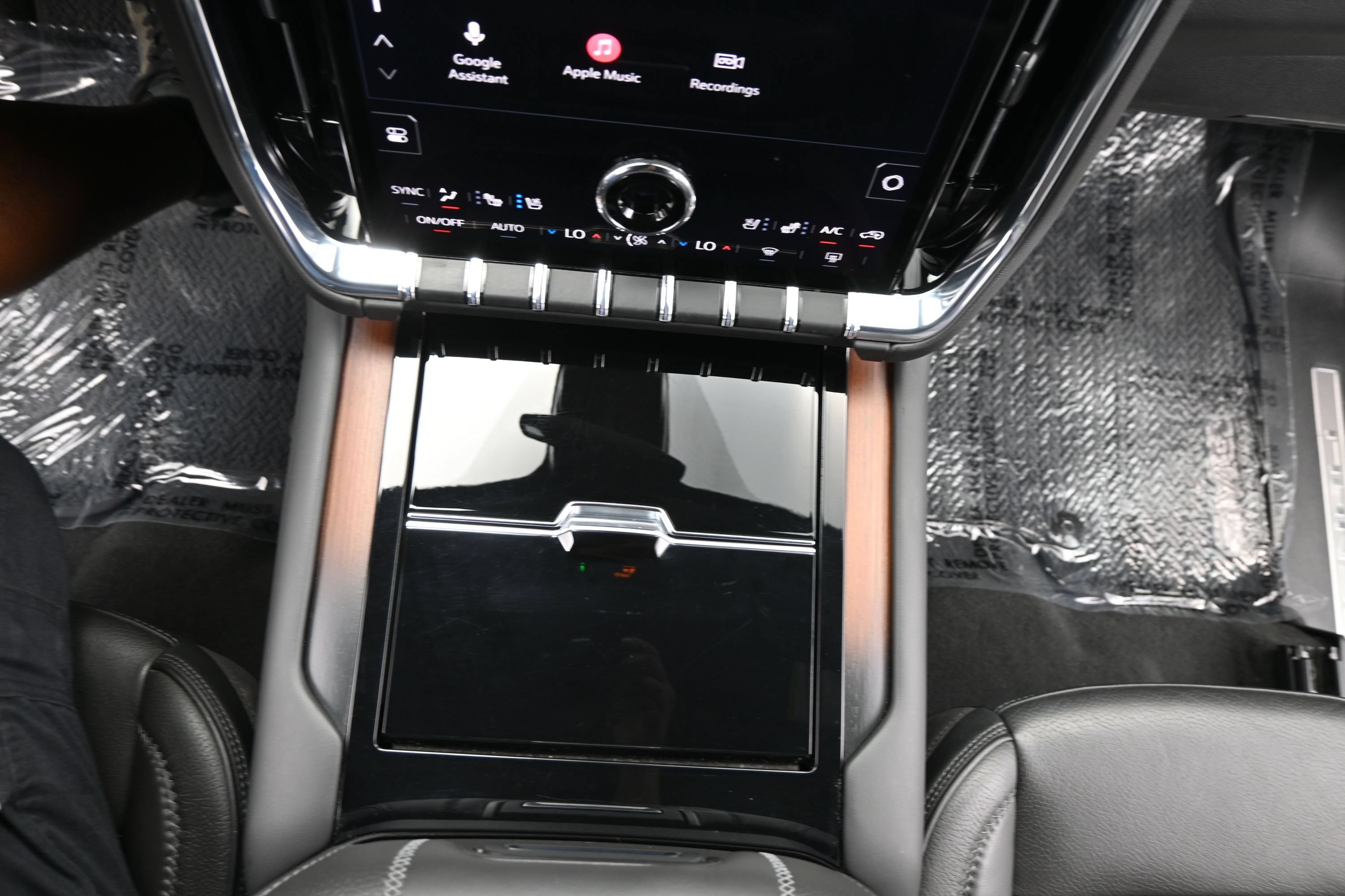 Used 2025 GMC Yukon Denali RWD image 22