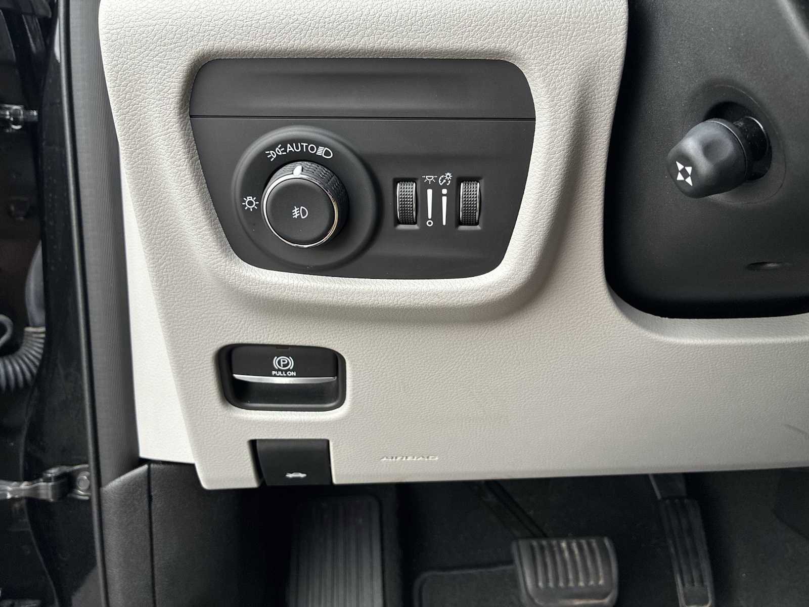 Used 2022 Jeep Grand Cherokee L Overland w/ Advanced Protech Group III image 18