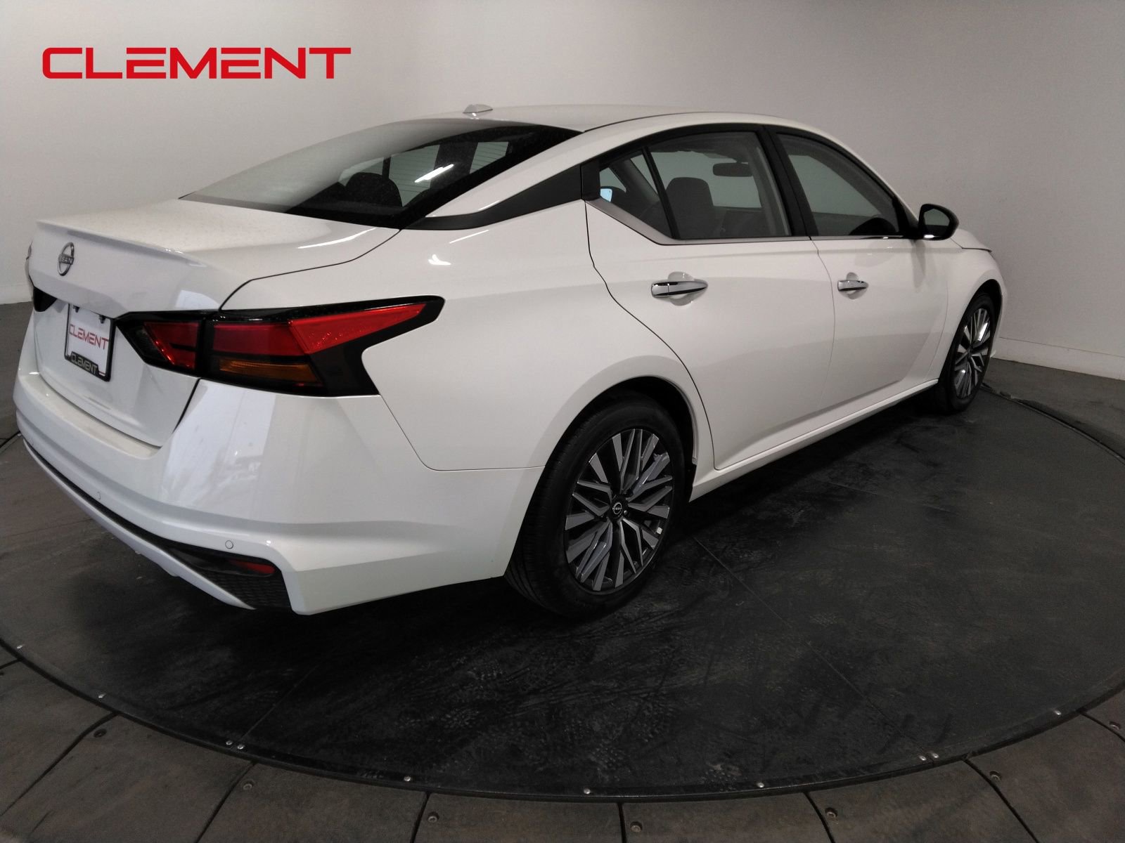Used 2025 Nissan Altima 2.5 SV FWD image 5