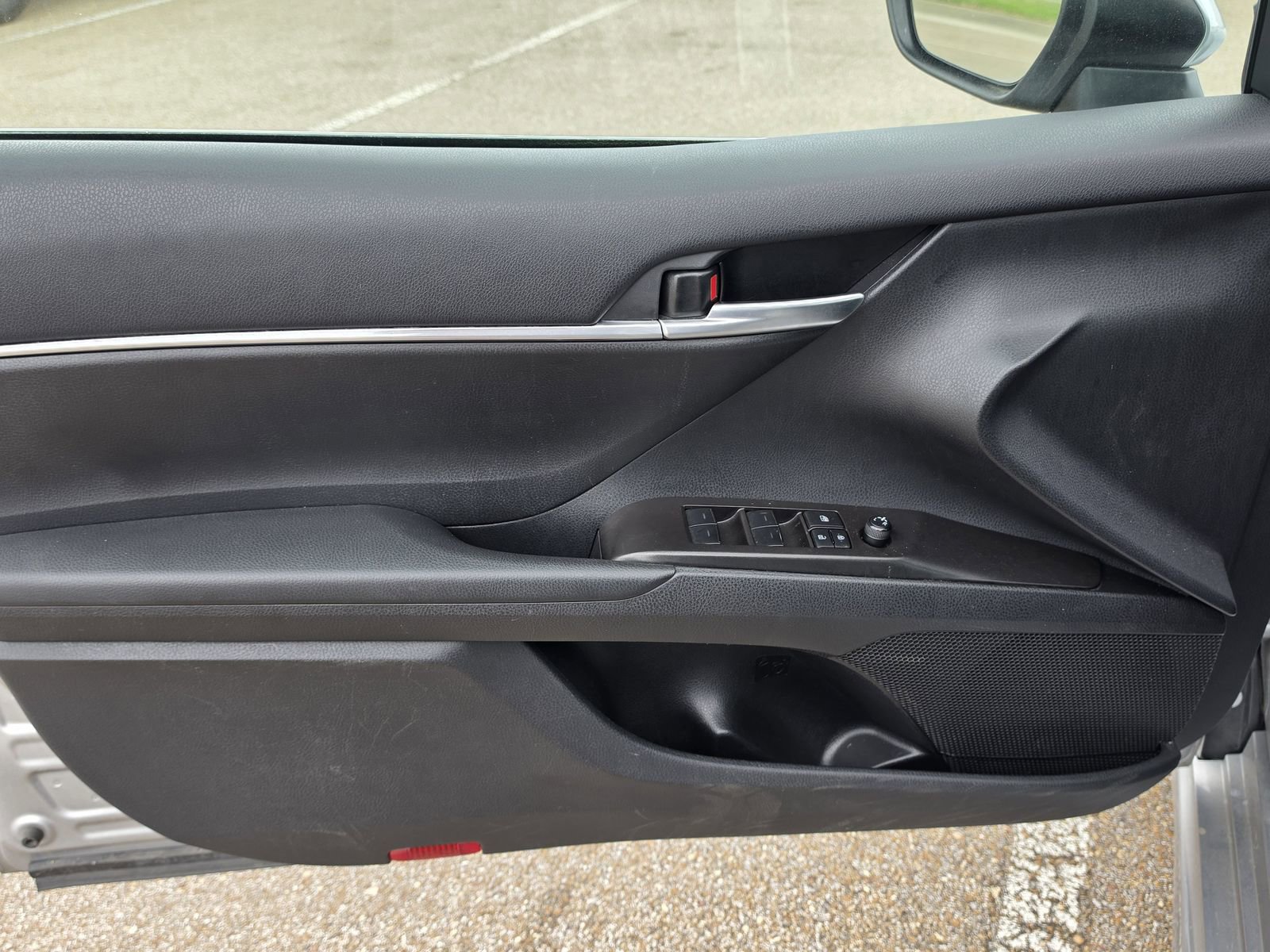 Used 2024 Toyota Camry SE image 4