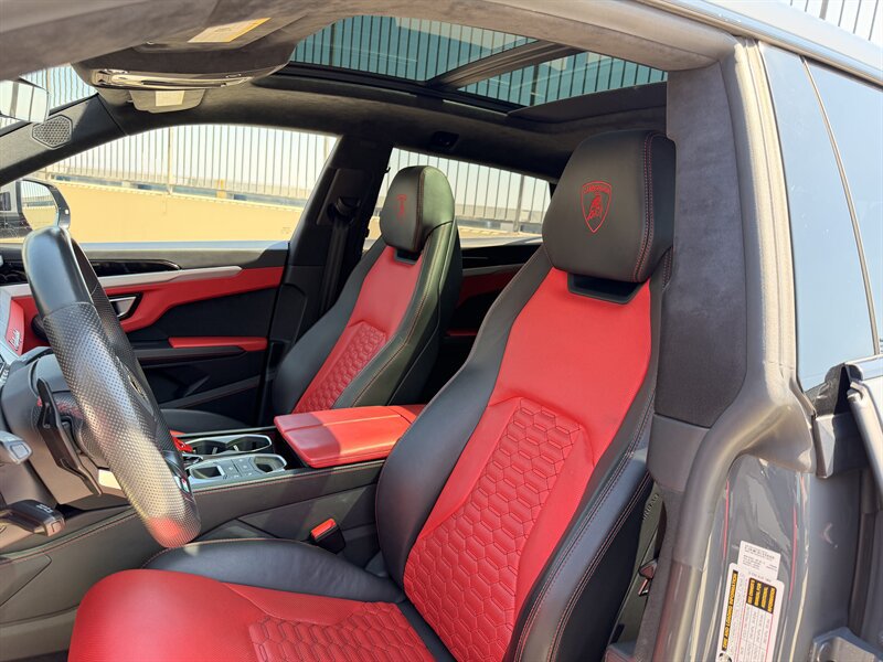 Used 2021 Lamborghini Urus AWD/4WD image 38