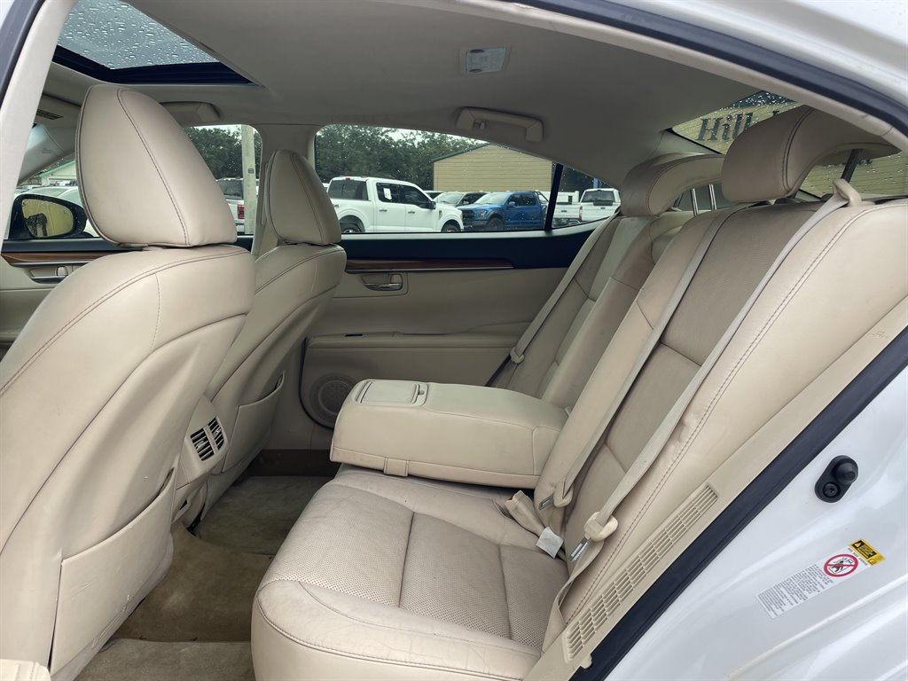 Used 2015 Lexus ES 300h w/ Navigation System Package FWD image 22