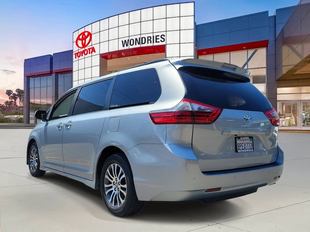 Used 2020 Toyota Sienna XLE w/ XLE Navigation Package FWD image 6