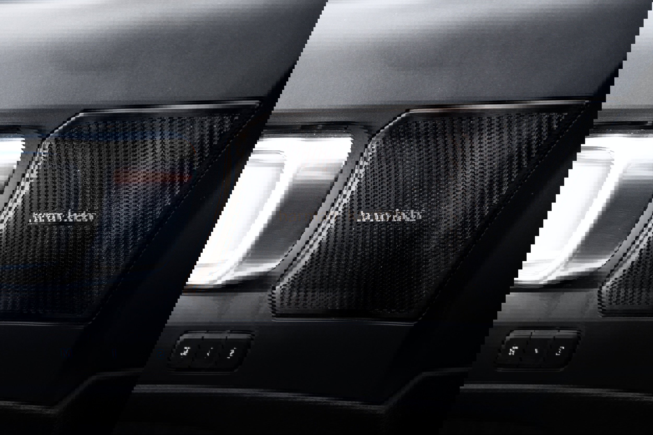 Used 2021 Volvo XC40 P8 Recharge image 15