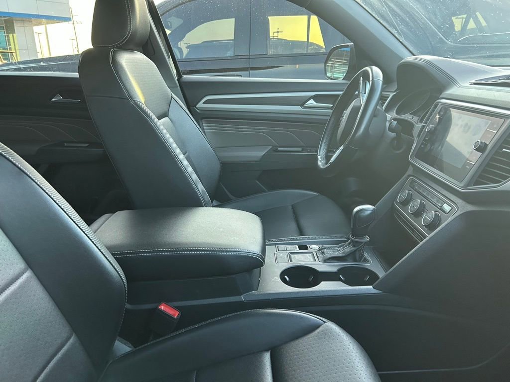 Used 2021 Volkswagen Atlas Cross Sport SE w/ Panoramic Sunroof Package FWD image 10