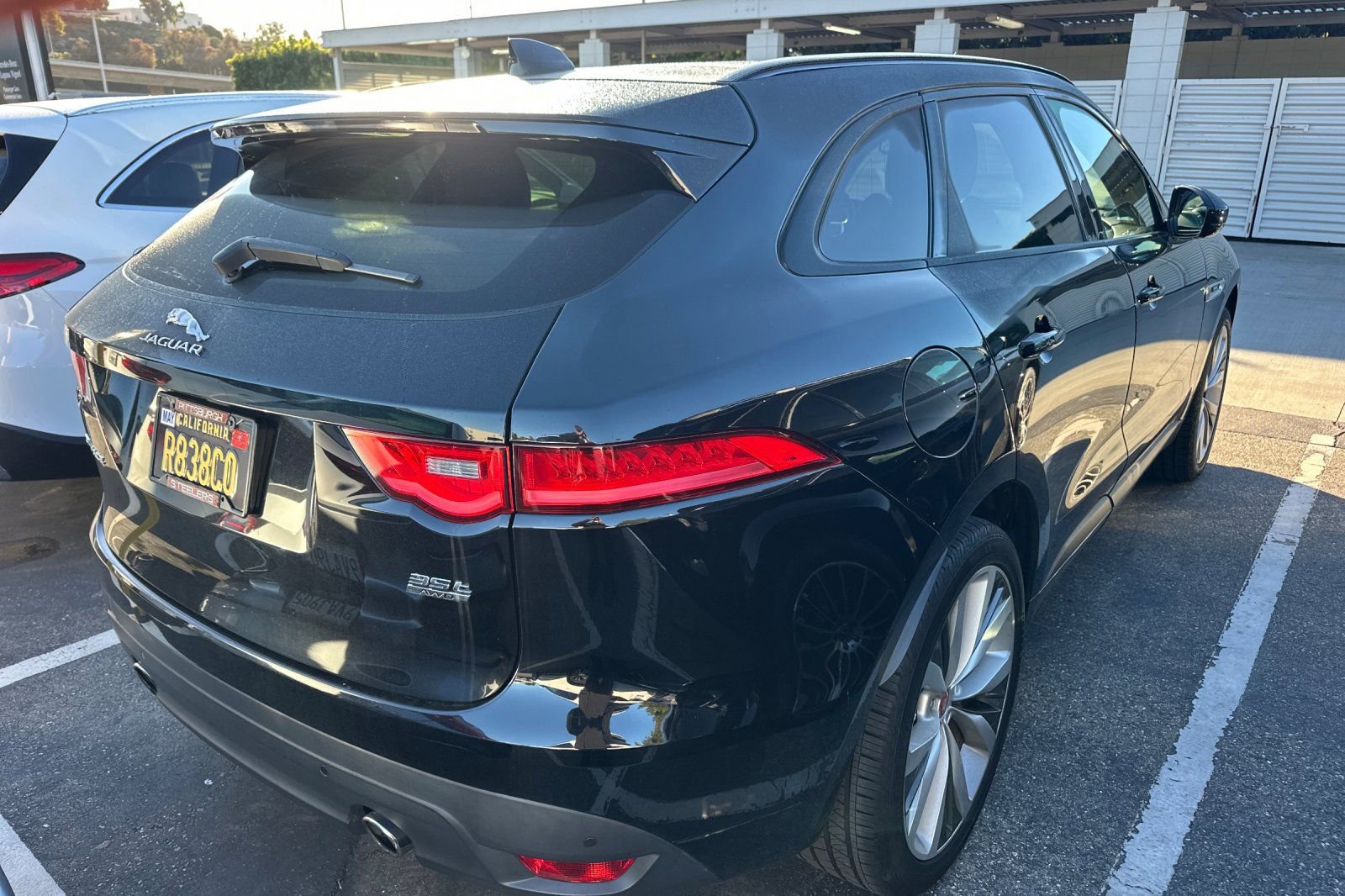 Used 2018 Jaguar F-PACE R-Sport image 3