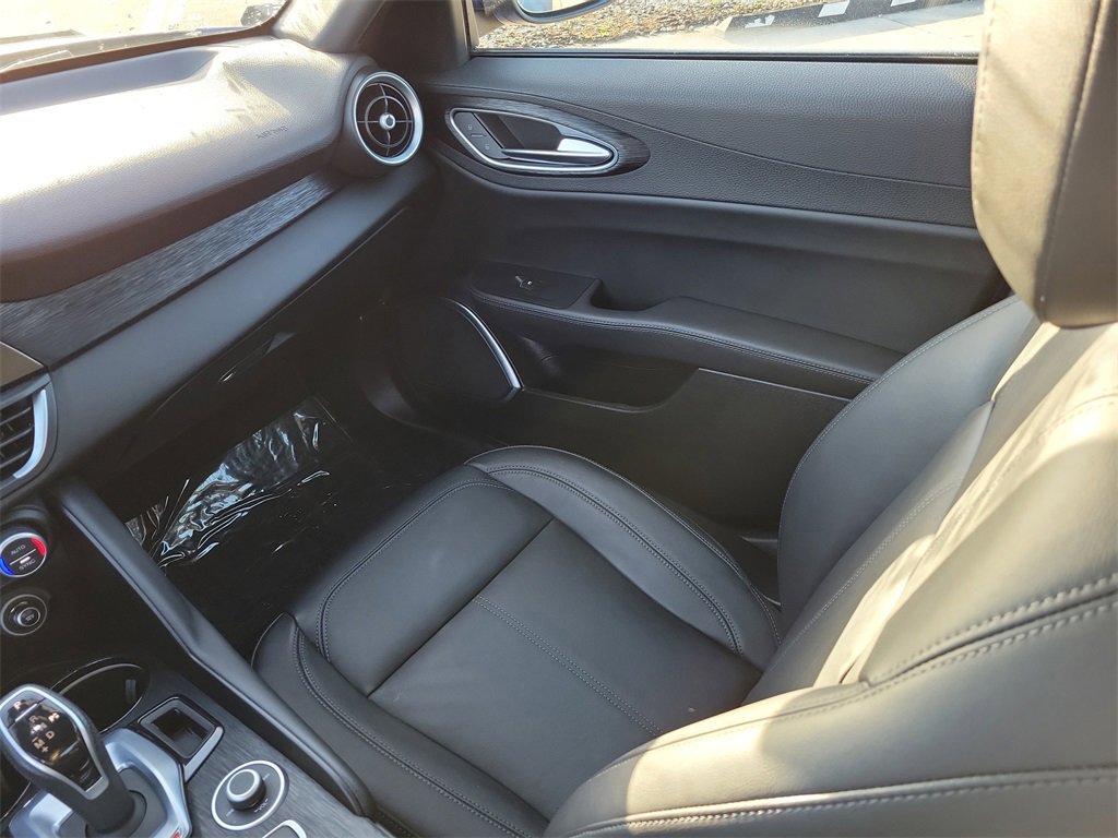 Used 2023 Alfa Romeo Giulia Sprint image 16