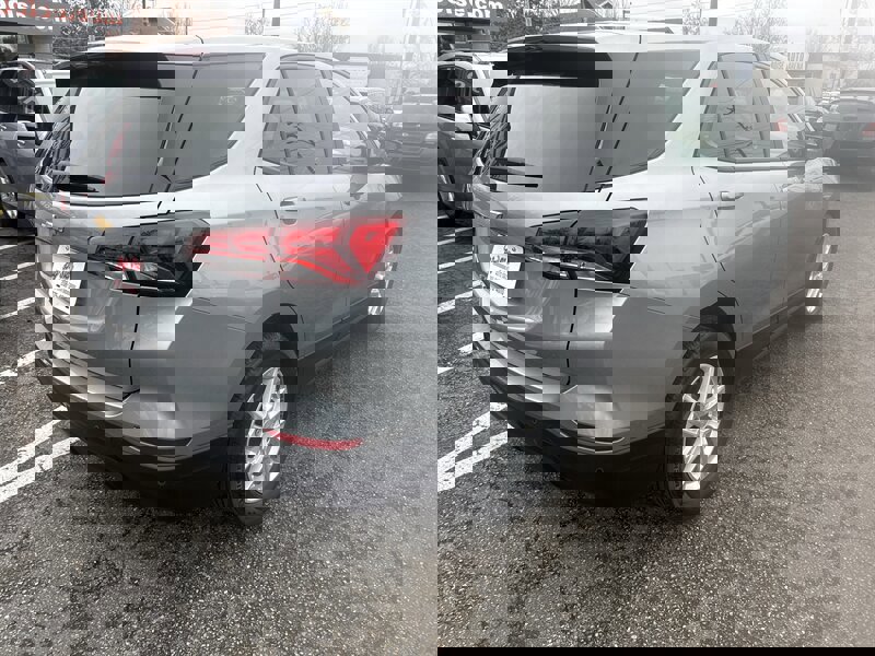 Used 2023 Chevrolet Equinox LS image 4