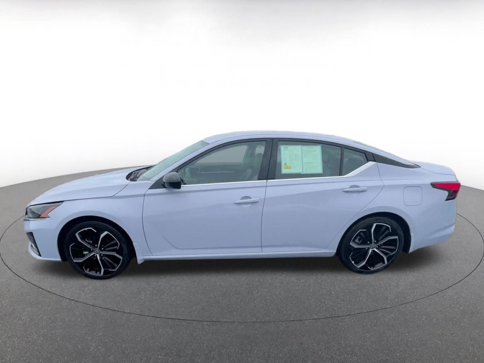 Used 2025 Nissan Altima 2.5 SR image 9