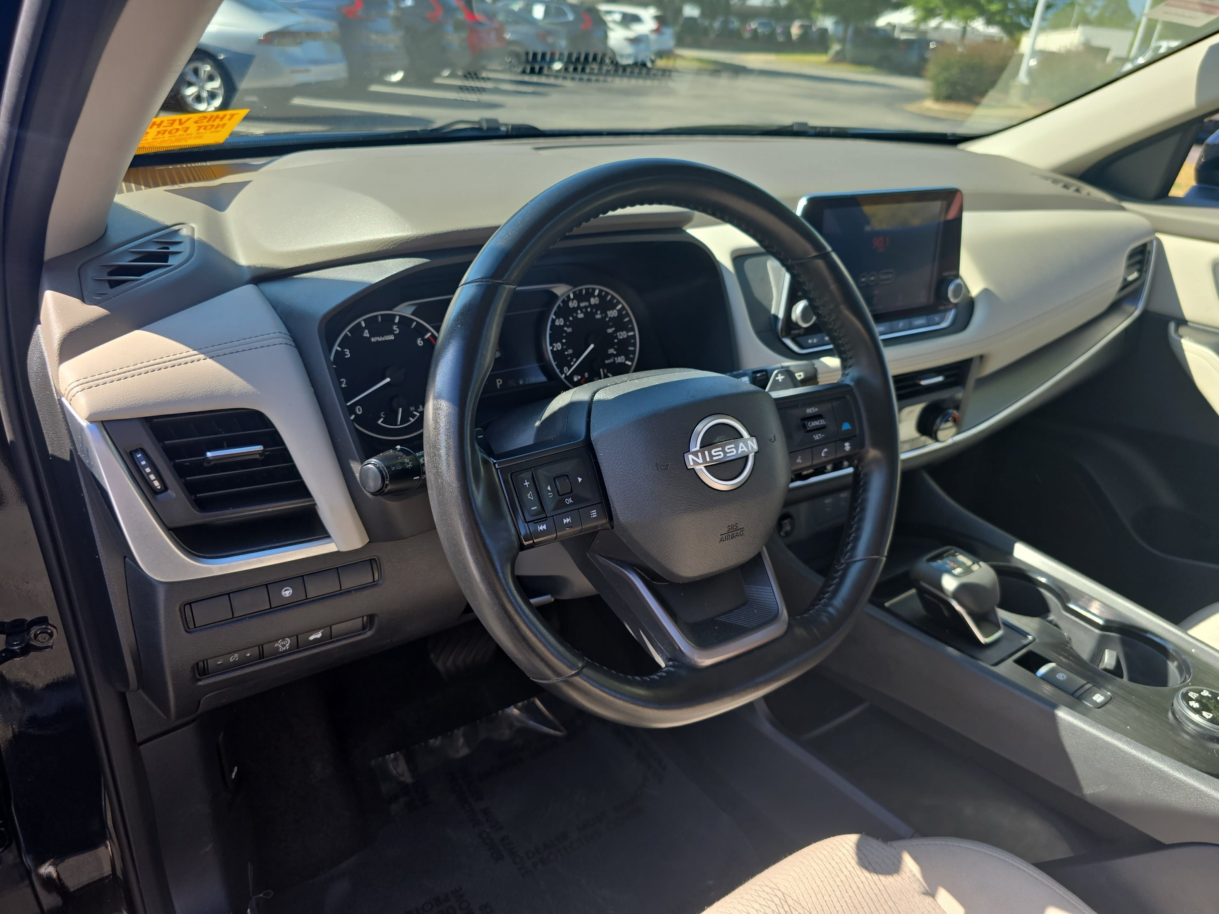 Used 2025 Nissan Rogue SV AWD/4WD image 16