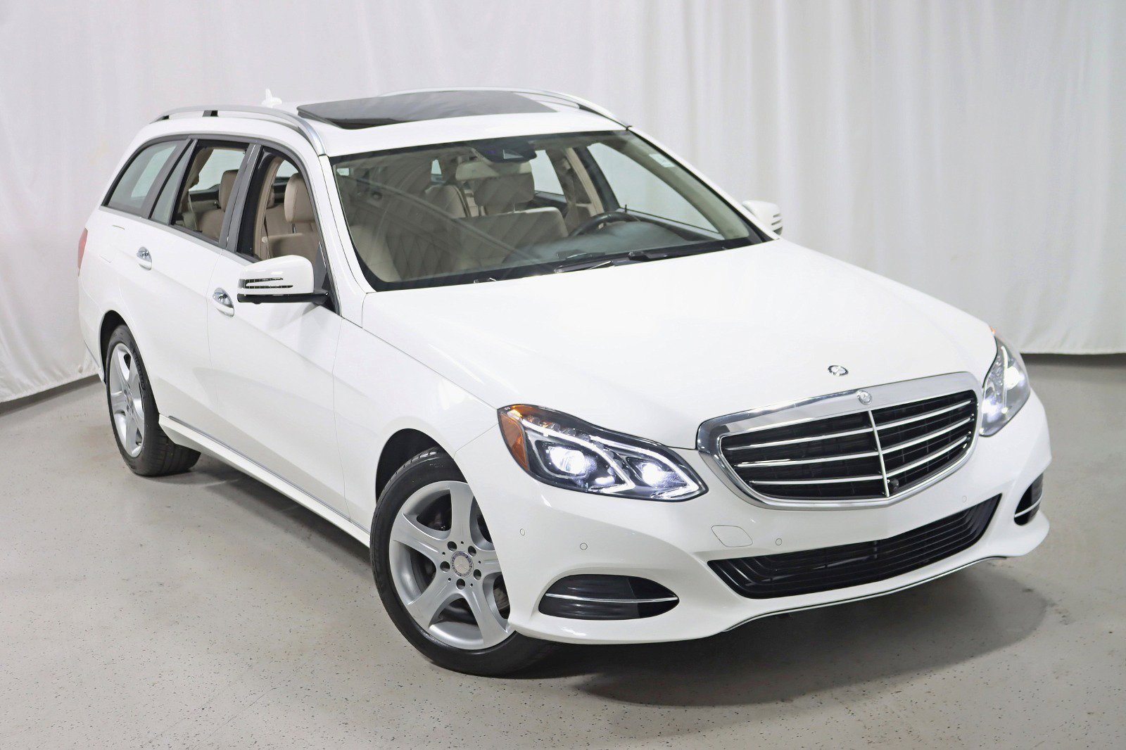 Used 2015 Mercedes-Benz E 350 E 350 4MATIC-Premium 1 Package w/ Premium 1 Package image 6