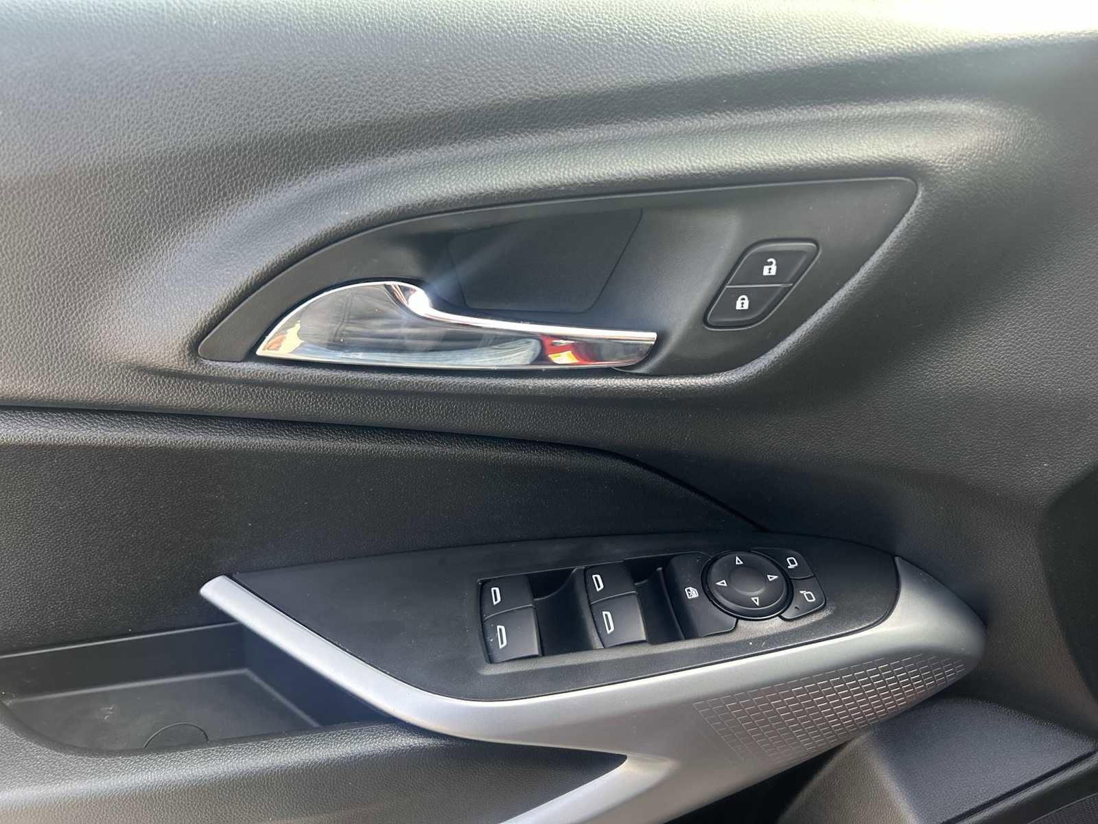 Used 2024 Chevrolet Trax RS w/ Driver Confidence Package image 21