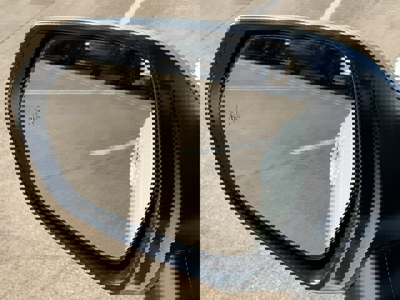 Used 2025 Toyota Camry SE image 11