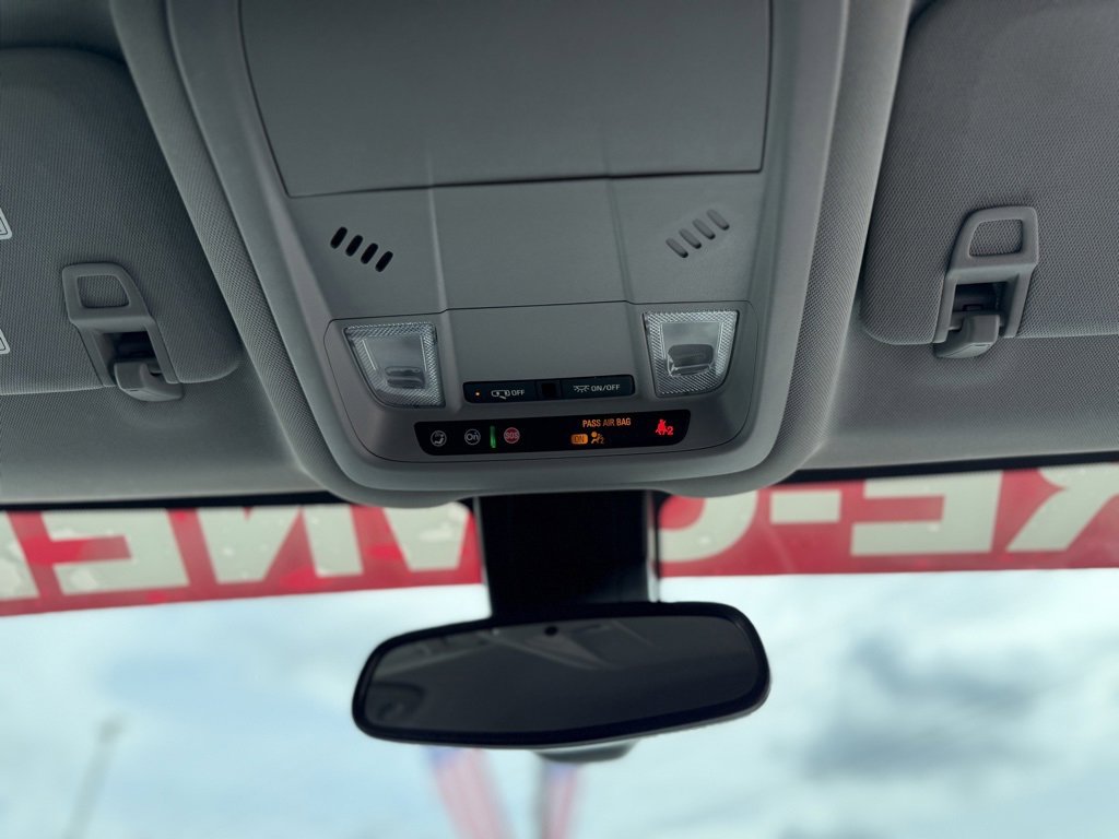 Used 2024 GMC Terrain SLE image 25