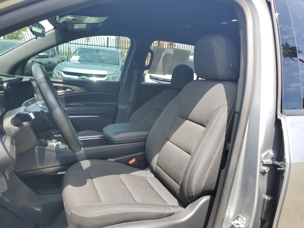 Used 2025 Chevrolet Traverse LT w/ Midnight/Sport Edition image 19