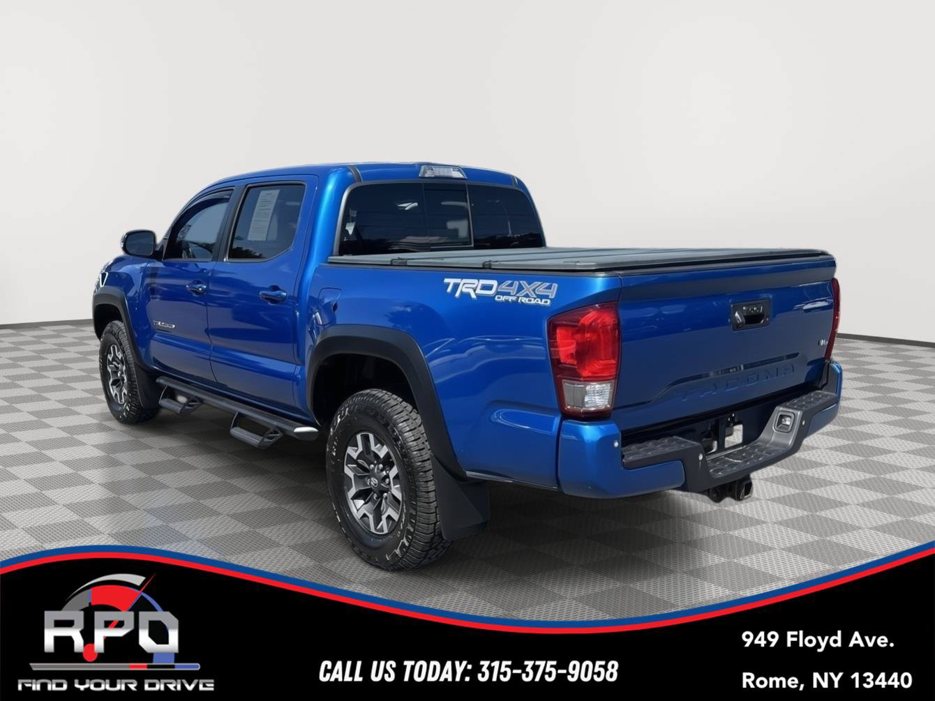 Used 2017 Toyota Tacoma TRD Off-Road w/ Premium & Technology Package AWD/4WD image 3