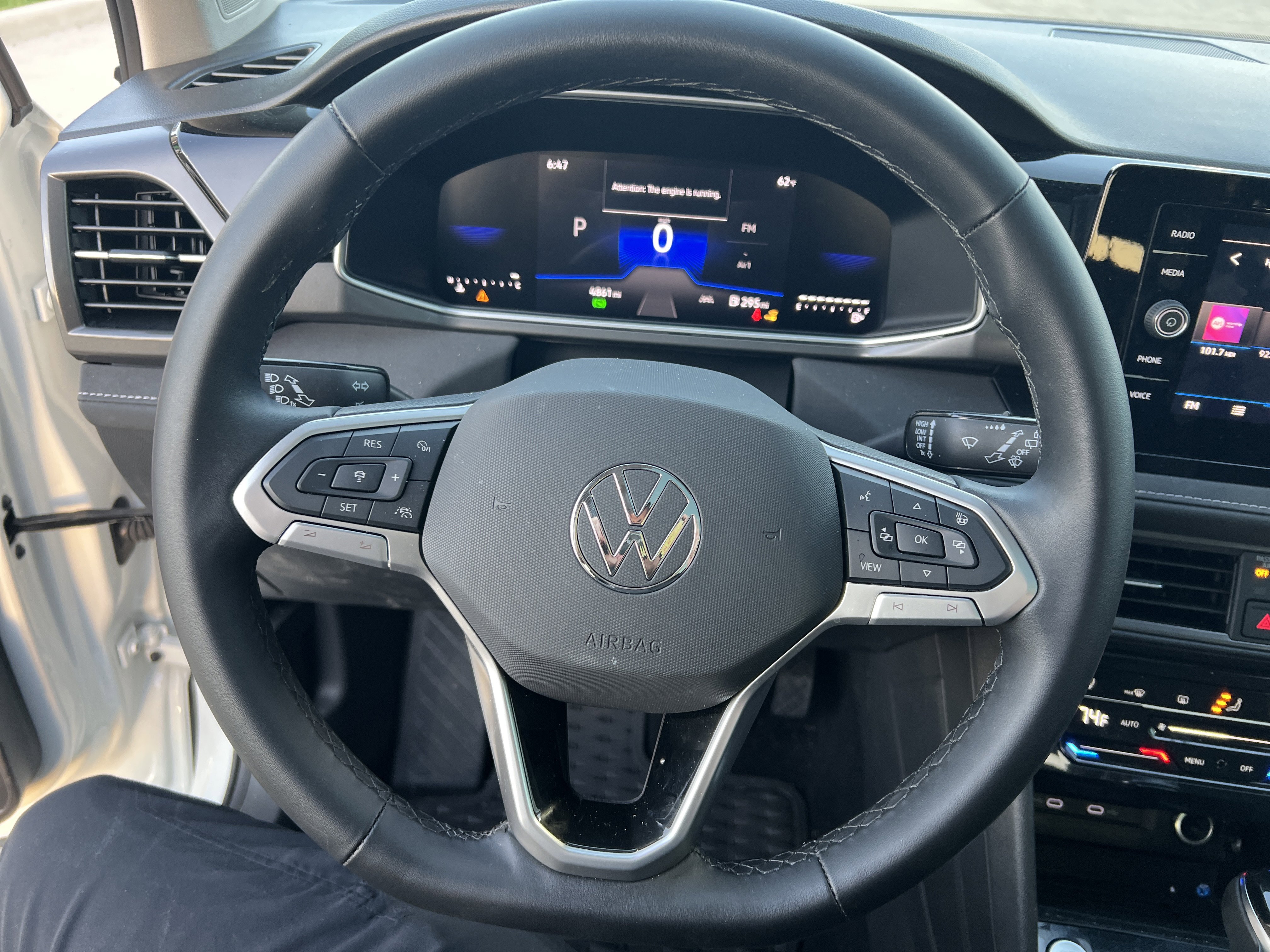 Used 2025 Volkswagen Taos SE image 17