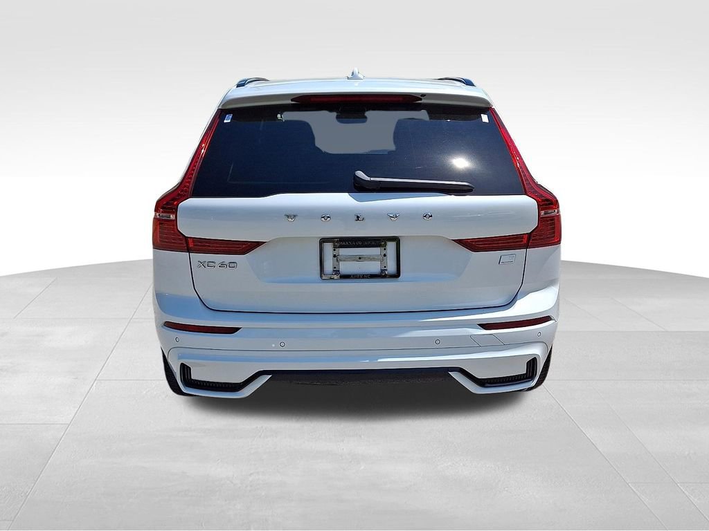 Used 2022 Volvo XC60 T8 R-Design w/ Advanced Package AWD/4WD image 5