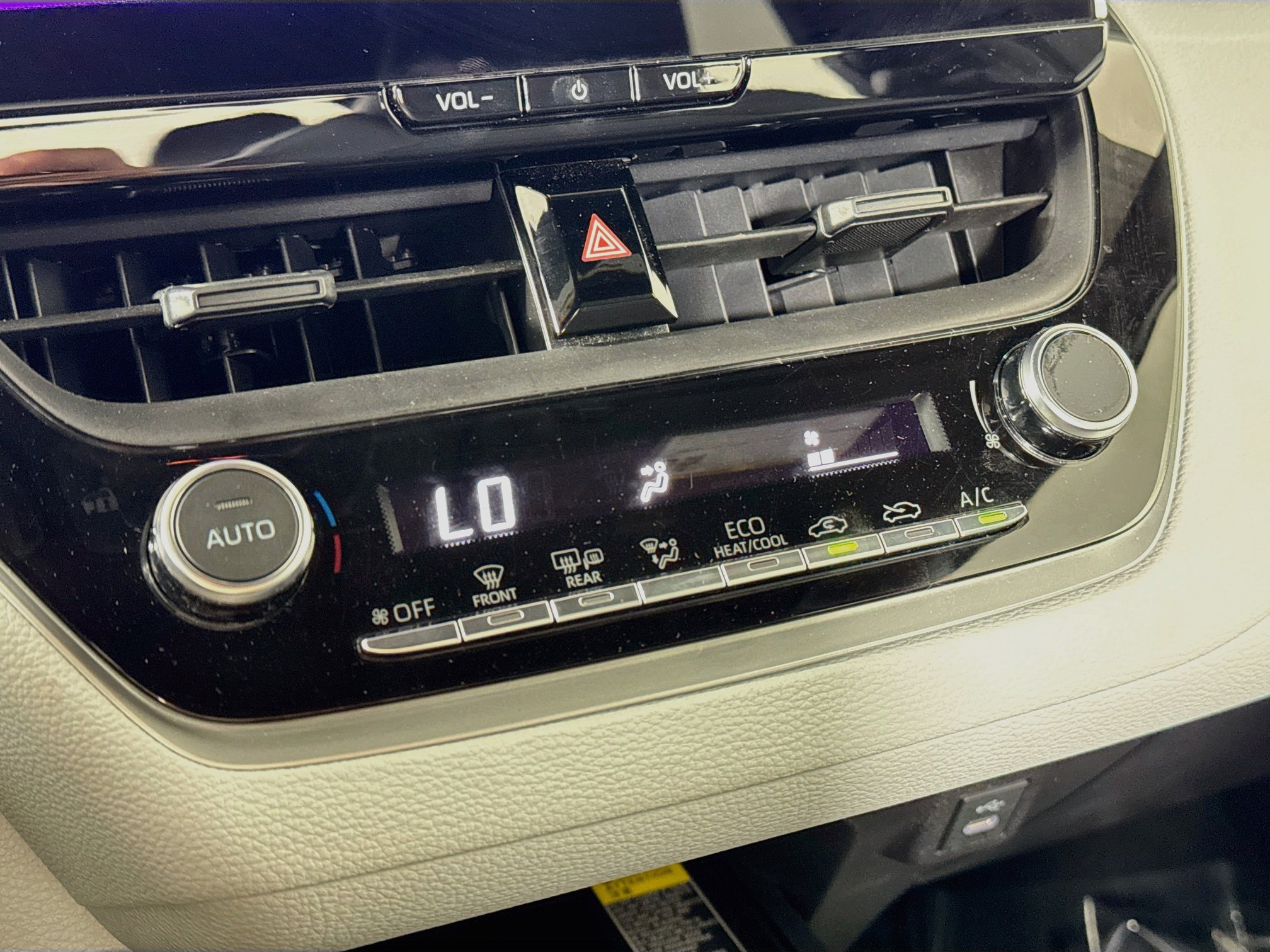 Certified 2026 Toyota Corolla SE w/ SE Package FWD image 16