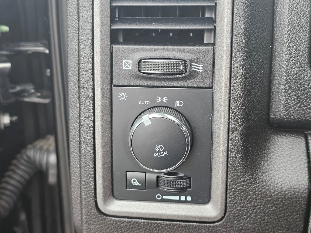 Used 2022 RAM 1500 Express w/ Wheel & Sound Group AWD/4WD image 31